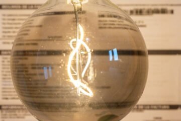 Álex Bermúdez, asesor energético: «En febrero pagábamos la luz más barata de Europa y en agosto la factura más cara de los últimos cuatro años»