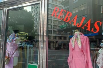 El comercio minorista reduce sus ventas en julio pese al tirón habitual de las rebajas y recorta empleo por primera vez en casi cinco años