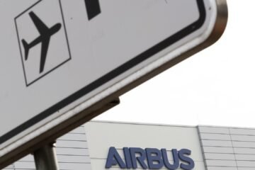Los sindicatos de Airbus no acudirán a la mediación convocada mañana para acabar con la huelga mientras la compañía cambia al director de recursos humanos
