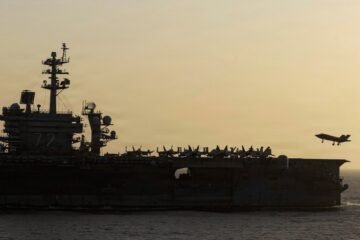 Trump amenaza ahora con bombardear Omán “si se interpone” en su camino