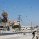 Israel dice a Hamás que intensificará sus bombardeos si no cesan los lanzamientos de cometas desde Gaza