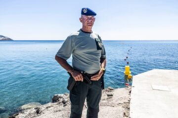 Las manos que salvaron a los nadadores en la frontera de Ceuta: “Sacar a un bebé y a una familia es una alegría”