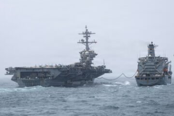 Llega a Oriente Próximo el portaaviones de EE UU que relevará al atribulado ‘Abraham Lincoln’