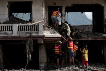 El riesgo de una segunda riada amenaza Nepal y Tíbet tras una catástrofe que deja ya al menos 494 muertos