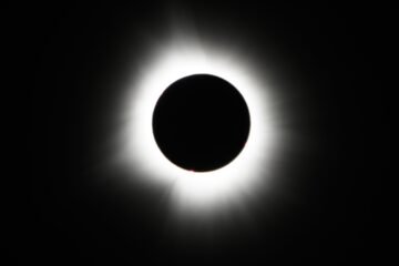 Así se vieron los eclipses solares totales de los últimos siete años