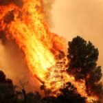 Dos helicópteros chocan mientras extinguían un incendio en Grecia
