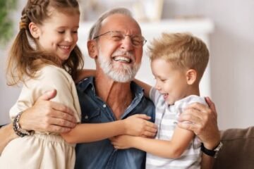 ¿Sabías que puedes tener un permiso retribuido si vas a convertirte en tío o abuelo? Un abogado explica los detalles