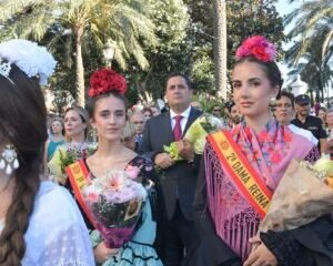 Ceuta se llena de luz: miles de personas ofrecen sus flores a la Virgen de África