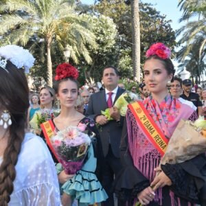 Ceuta se llena de luz: miles de personas ofrecen sus flores a la Virgen de África
