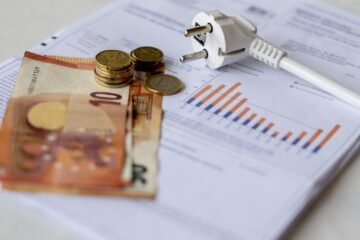 El precio de la luz se dispara en agosto: la factura apunta a superar los 100 euros por primera vez en cuatro años