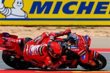Marc Márquez empieza el fin de semana marcando territorio en su jardín