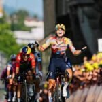 Paula Blasi supera las adversidades y se viste de blanco en el Tour