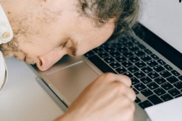 «Si te llaman estando de baja, es para despedirte»: la advertencia de un abogado laborista sobre esta práctica de las empresas