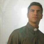 La despedida de Maxi Iglesias de ‘Ella, maldita alma’ incluye un recado a Telecinco