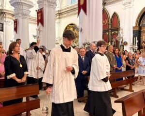 La Misa Pontifical reúne a cientos de ceutíes en la iglesia de África