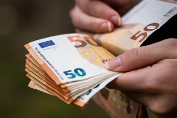 El TSJ anula la indemnización de 118.000 euros a una trabajadora que extinguió su contrato tras 16 años de excedencia