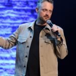 El cómico Nate Bargatze logra lo nunca visto en el stand-up y entra en el Libro Guinness