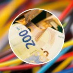 Precio de la luz hoy, martes 25 de agosto, por horas: las claves de una jornada en la que el MWh cae a 4,14 euros por la tarde y supera los 220 por la noche