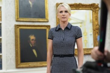 Trump regaló más de 38.000 euros en efectivo a Natalie Harp y a dos colaboradoras más