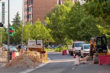 La construcción maniobra en Bruselas para poner coto a los contratos «a dedo» de las administraciones ante el silencio del Gobierno