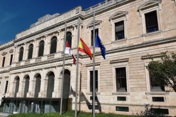 Paseaba al perro, hacía compras y conducía una moto estando de baja: la Justicia declara improcedente su despido
