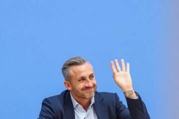 Quién es Ulrich Siegmund, el ‘chico popular’ y sonriente que hizo vencer a la extrema derecha en Sajonia-Anhalt