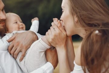 Cuánto cuesta criar un hijo en España en 2026: se ha disparado hasta un 73 % desde 2002