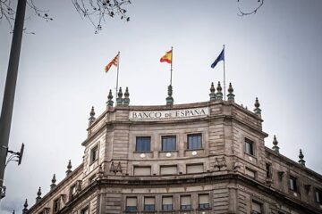 La deuda pública vuelve a bajar del 100% del PIB, pero crece casi un 4% y alcanza los 1,744 billones