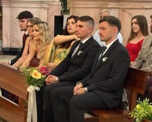 Sociedad caballa: la boda de Ángel y Carolina en la iglesia de África