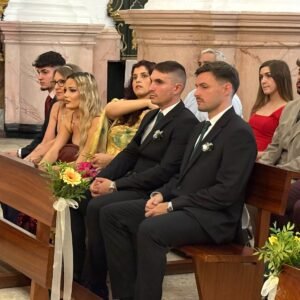 Sociedad caballa: la boda de Ángel y Carolina en la iglesia de África