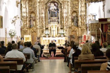 La música antigua envuelve la iglesia de África en honor a San Daniel