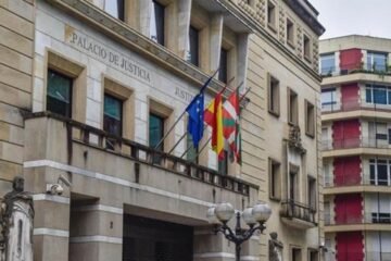 Despedida una camarera de Bilbao días después de pedir su nómina: una sentencia declara nulo el despido y exige una indemnización de 7.500 euros